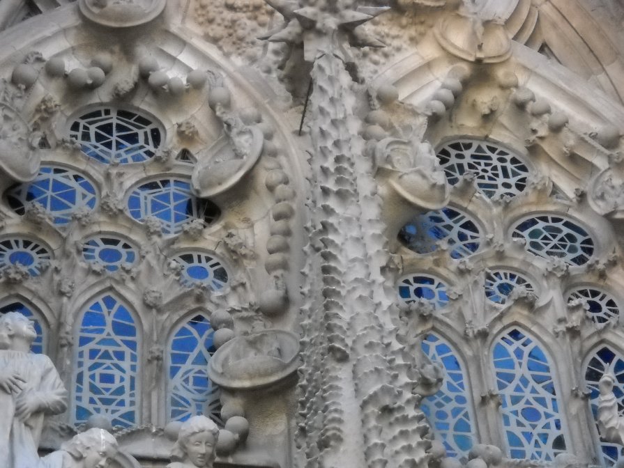 Фрагмент собора Саграда Фамилия - Стил Франс