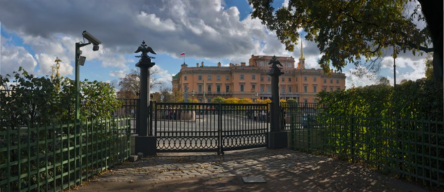 Вид на Михайловский замок из Летнего сада - Alexander Roschin