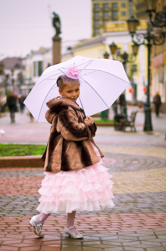 Девочка с зонтиком. - Sergey К