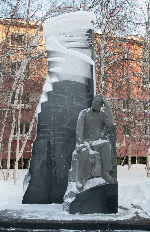 Памятник Тихонову - Андрей Чащин