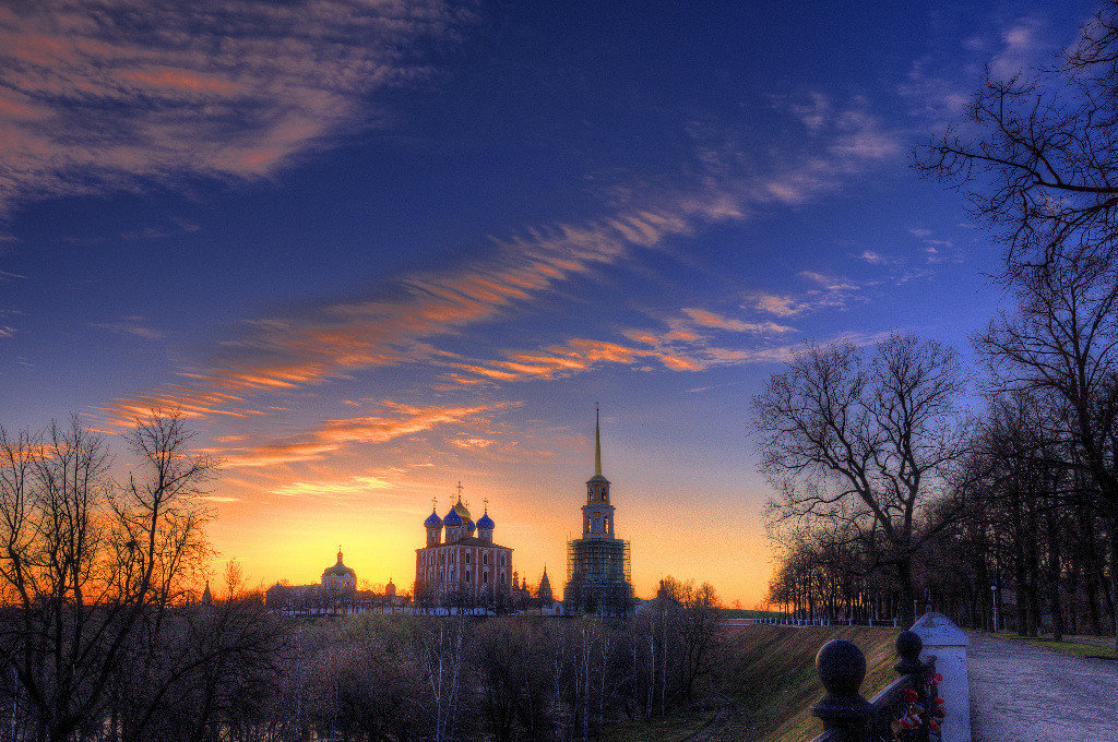 Раннее утро, ранней весной в Рязанском кремле. - Nikita Volkov