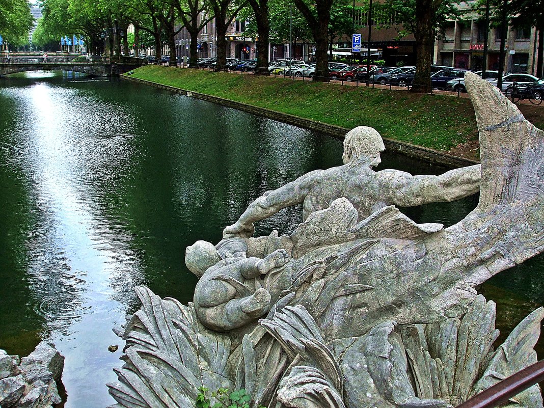 фонтан Тритон на реке Дюссель - Александр Корчемный