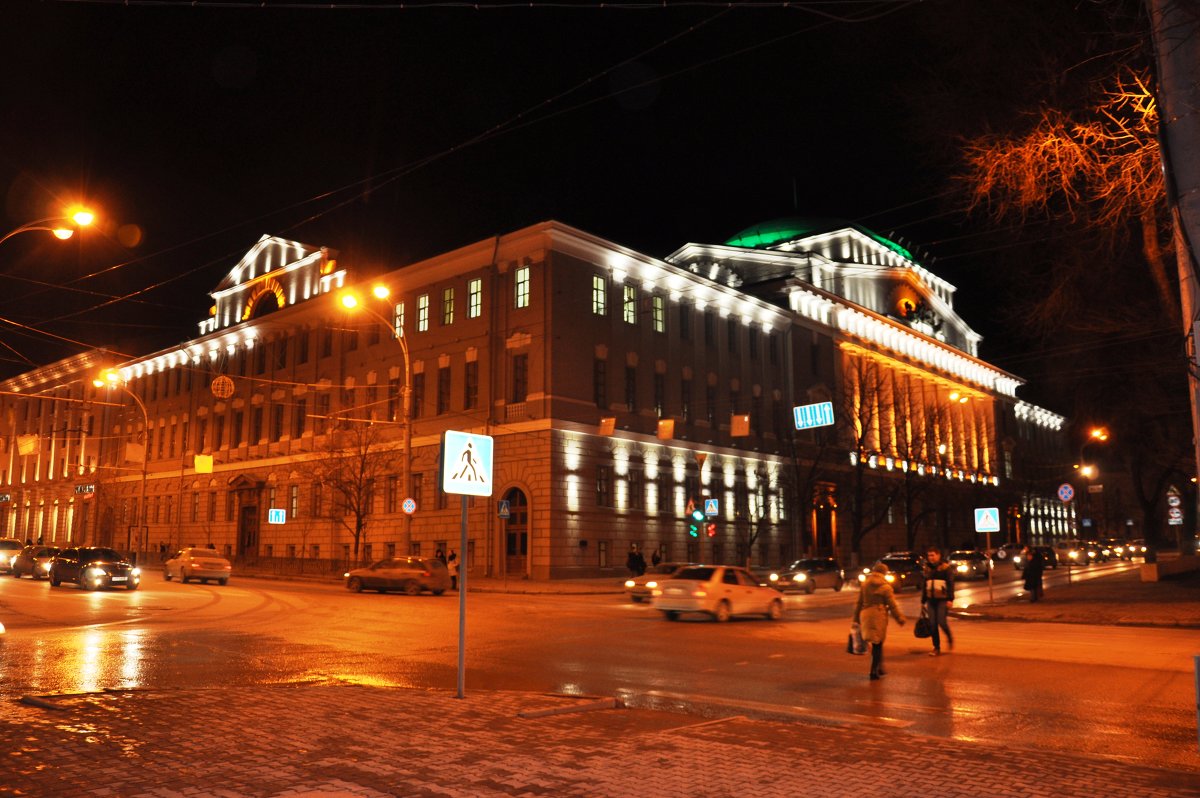 Здание Центрального банка  с другого ракурса - Алексей Кучерюк