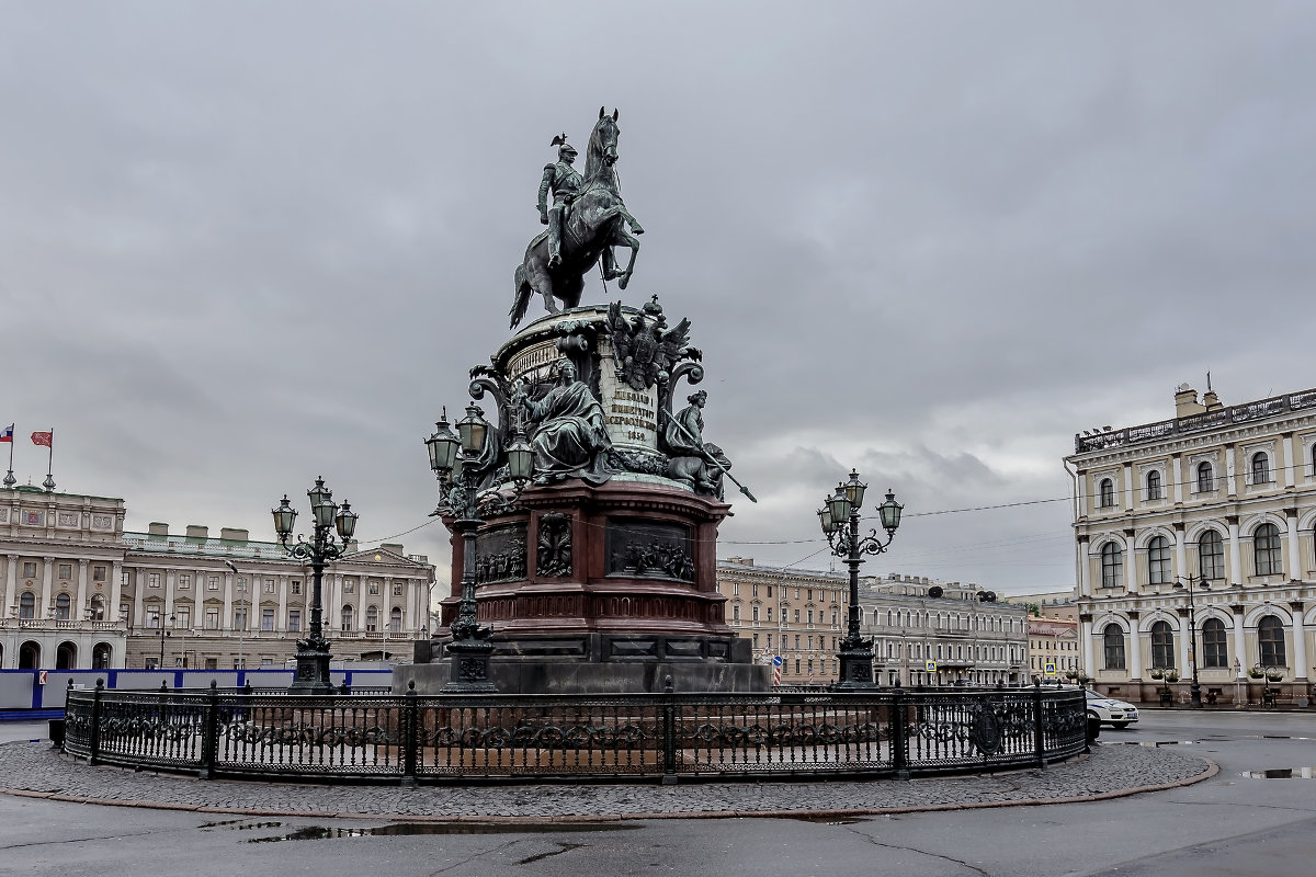 исаакиевская площадь памятник