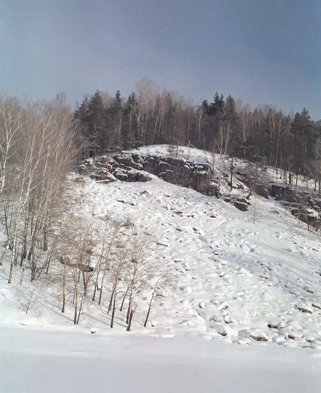Каменная осыпь под снегом. Река Ай - OMELCHAK DMITRY 