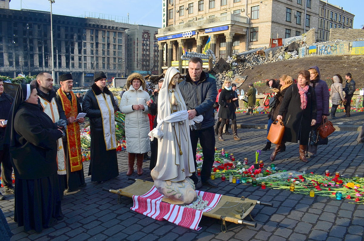 Помолимся, друзья, за погибших, за Украину! - Валентина Данилова