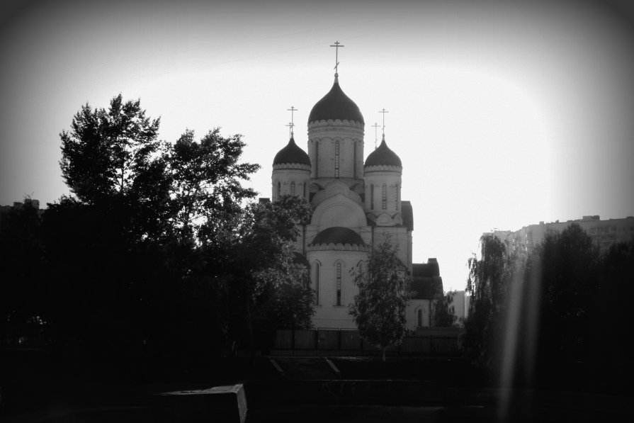 церковь в солнечных лучах - Евгения Чернявская