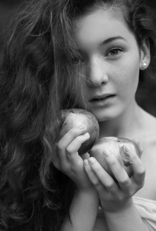 А аромат у Вас особый - так пахнут яблоки в саду. - Анастасия Аксенова