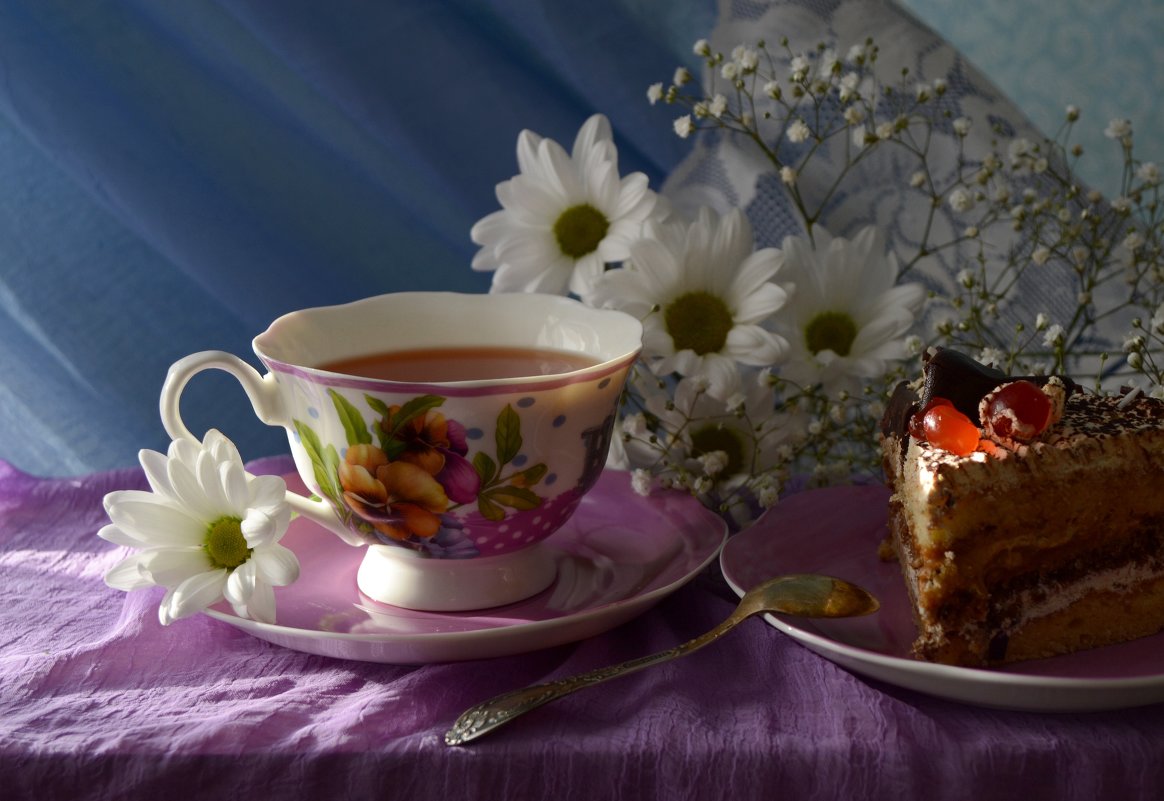 Чашка с чаем,и кусочек торта... - Романенко Людмила Ивановна 