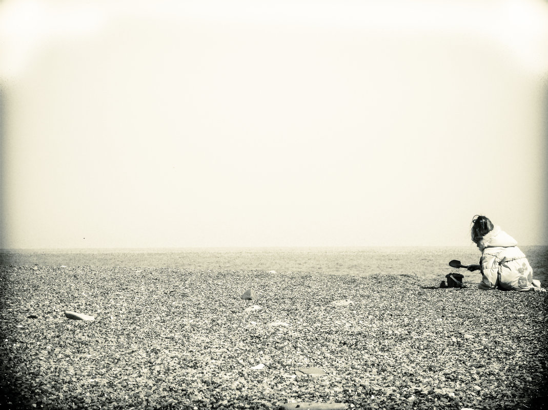 Ребенок играющий на берегу Океана - Иван Штопор