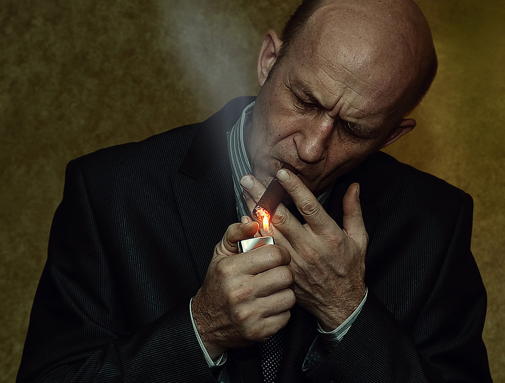 Курящий сигару - Сергей Гаркуша