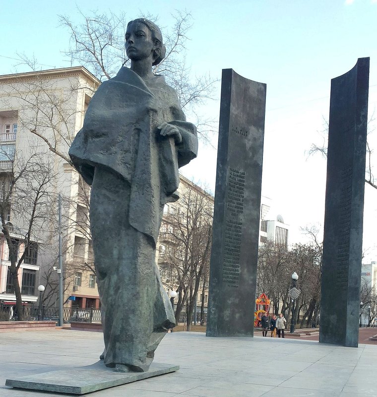 Памятник Н.К Крупской на Сретенском бульваре - Владимир Прокофьев