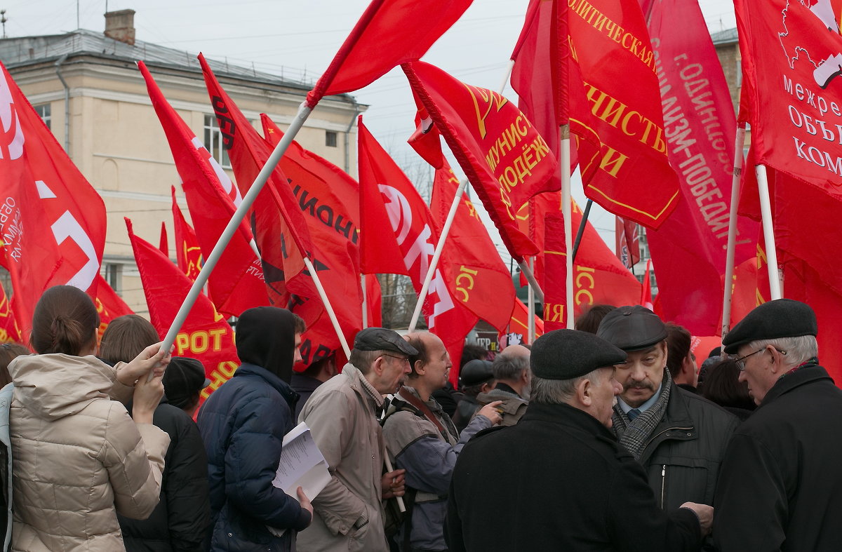 На митинге. - Евгений Поляков