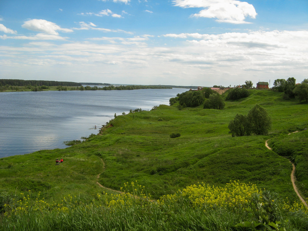 издалека-долго течет река Волга... - Лариса *