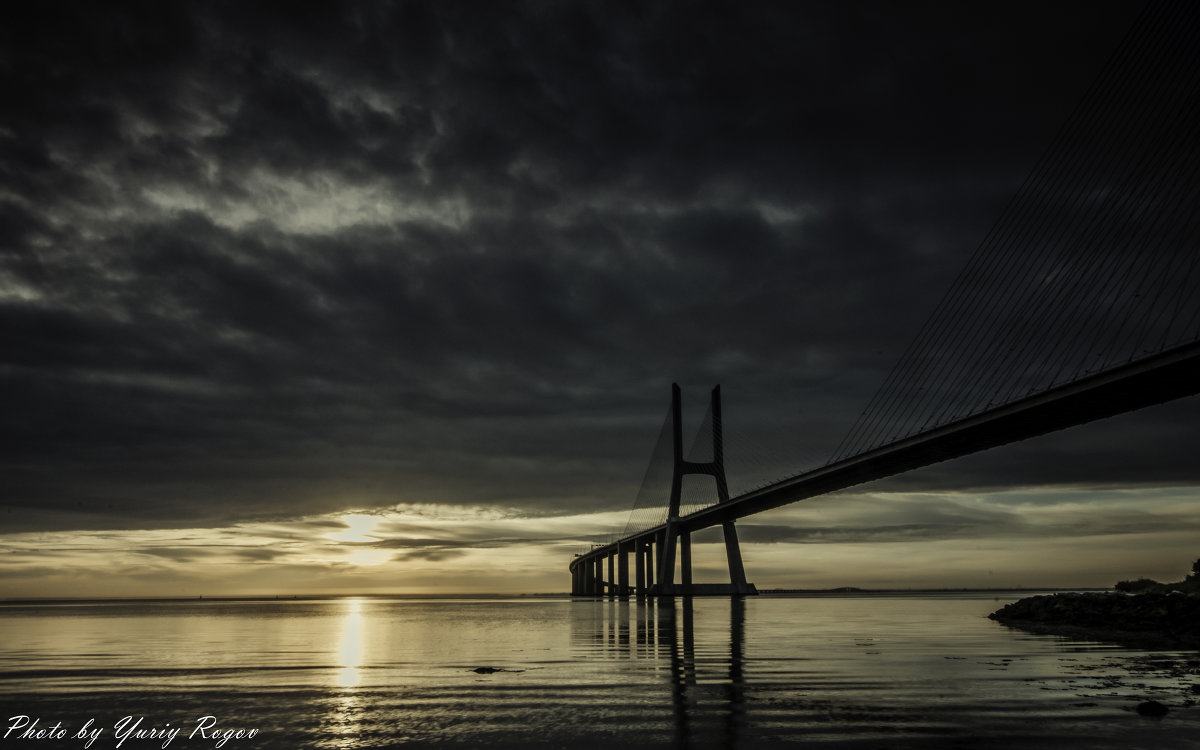 Vasco da Gama Bridge. Lisbon. Portugal - Yuriy Rogov