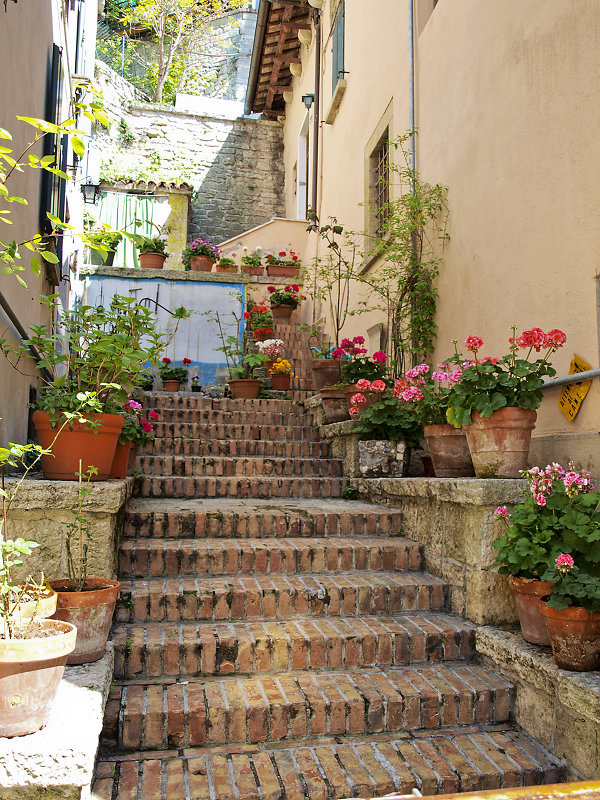 Улочка-лестница в Неми, Италия - Юрий Казарин