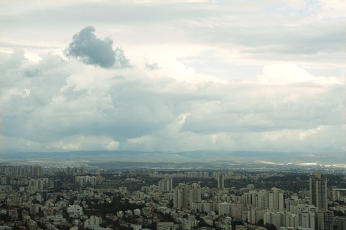 Вид на Тель-Авив с высоты 187 метров (49 этаж). Холмы Самарии. - Zeev Ji