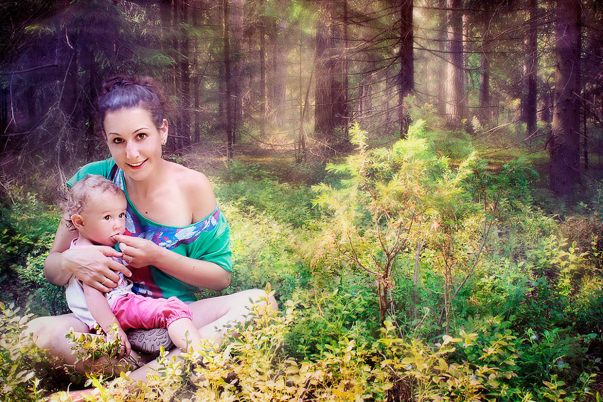 Мы с дочиком лопаем чернику с куста - Anna Lipatova