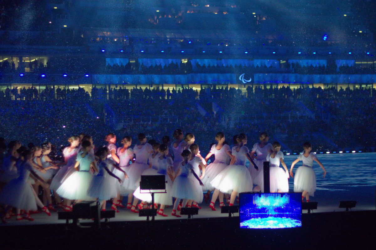 Танец снежинок на открытии Паралимпийских игр в Сочи - Татьяна Копосова