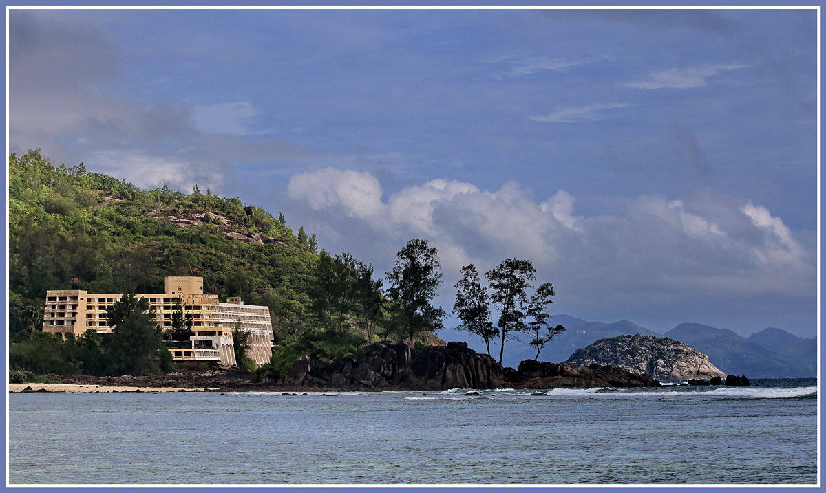 Прибрежный отель на острове Маэ - Евгений Печенин
