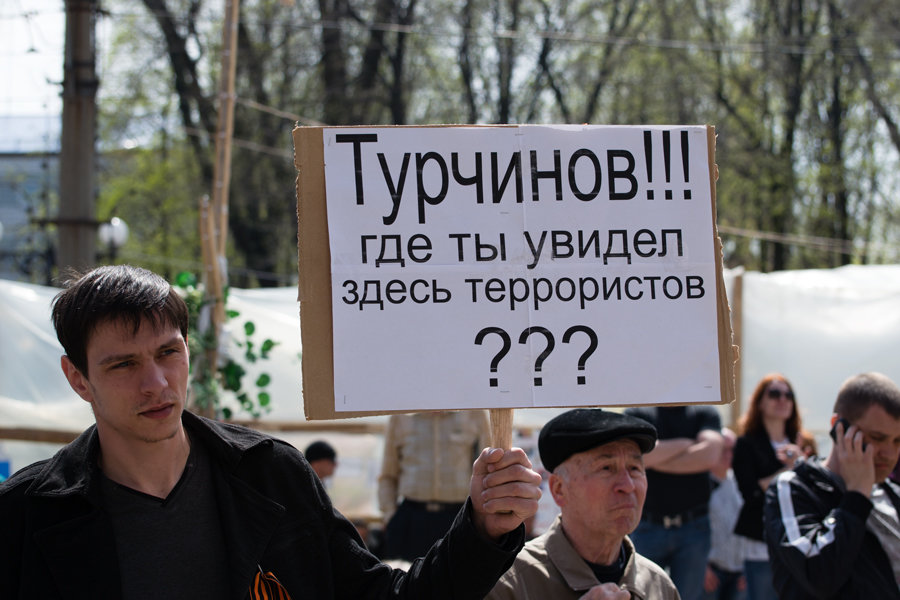 Луганск.Мирные протесты.19.04.2014. - Оleg Beskarawayniy 