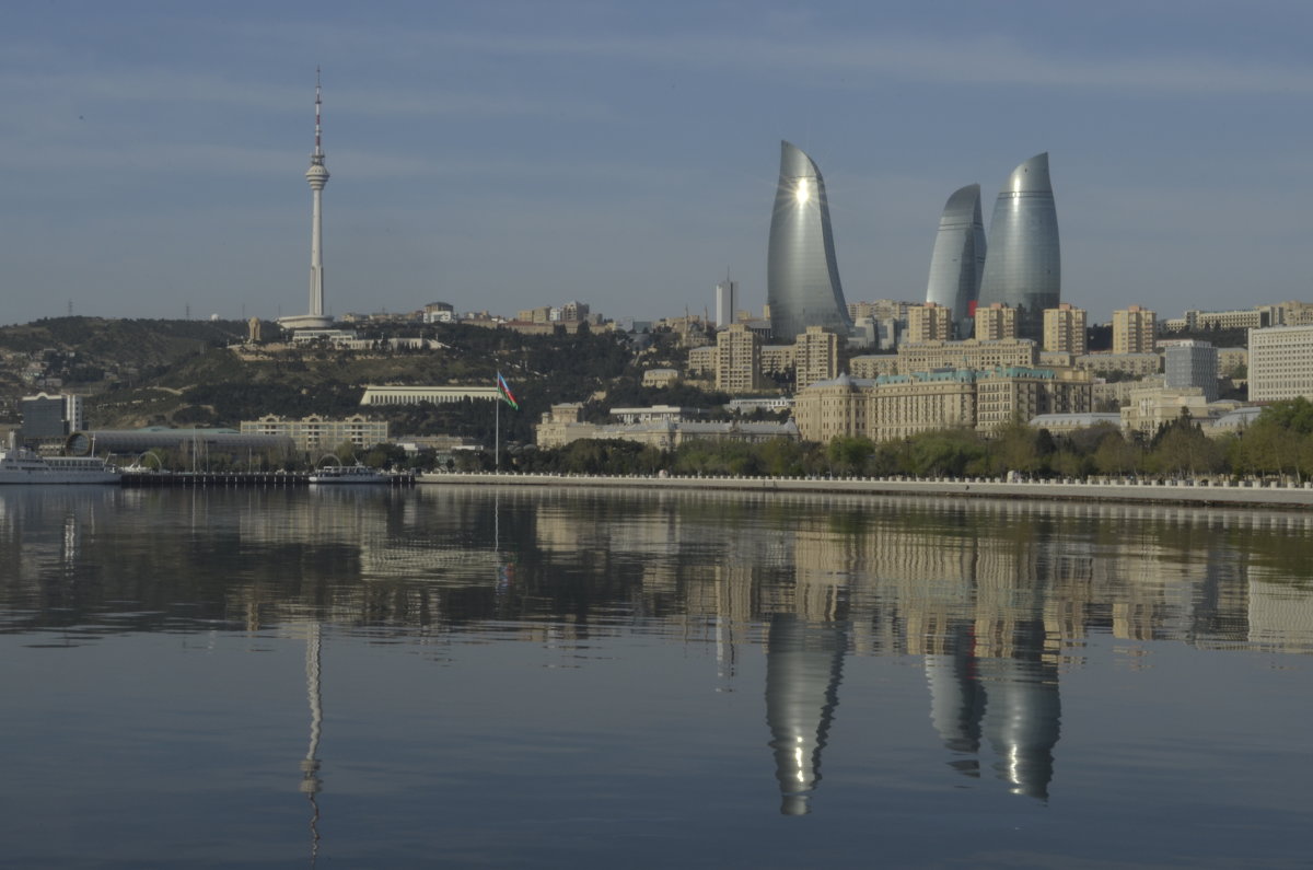 Баку - вид на город в штиль - Джейхун Мамедбейли