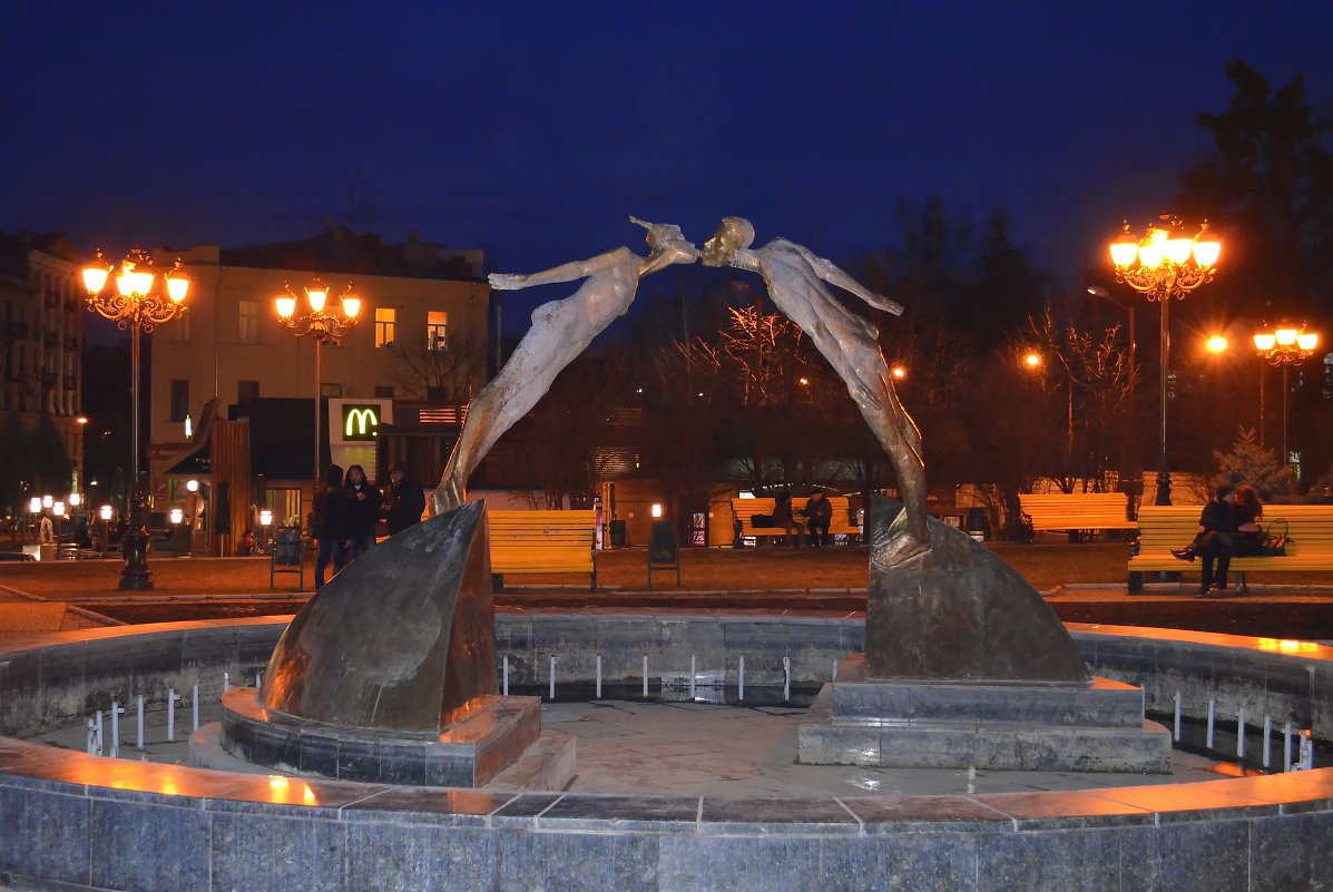 Памятник влюбленным - Олег Пономаренко