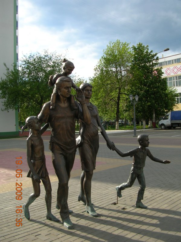 Памятник семье - Наталья Рябова