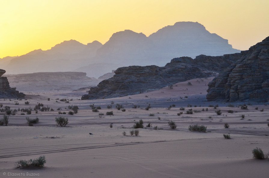 закат в пустыне - Lisa Buzova