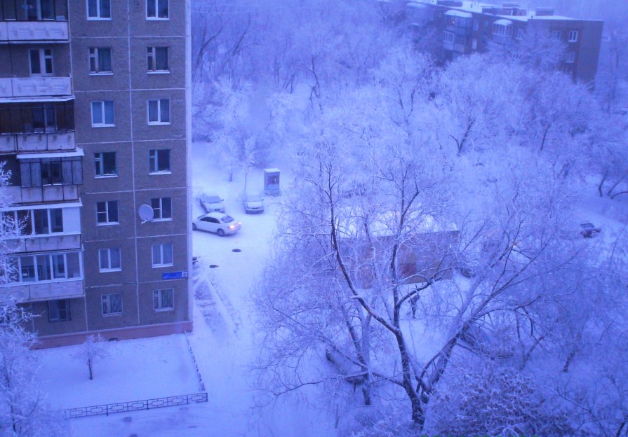 Зимний городской пейзаж - Людмила Якимова