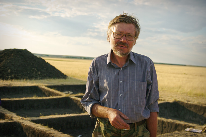 Археолог на раскопе - Роман Суханов