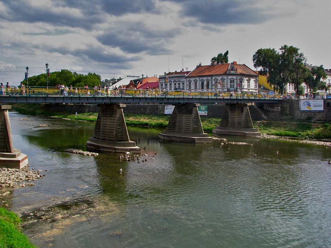 У моста - Тарас Грушивский