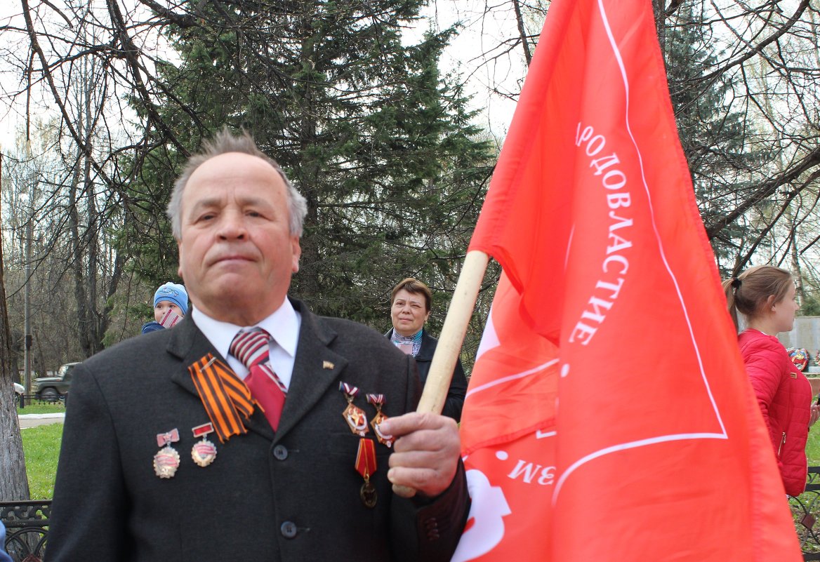 На митинге ветераны - Нина Червякова