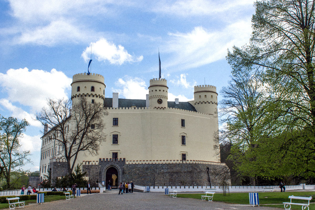 Средневековый замок  Орлик-над-Влтавой находится в 80 км от Праги. - Надежда 