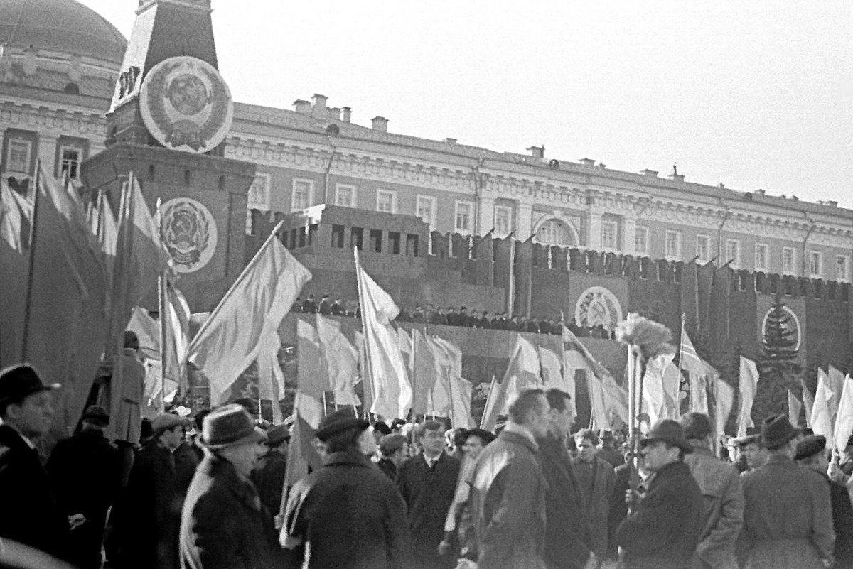 7 ноября 1967 года. Сотрудники КГБ на Красной площади - aleksandr Крылов
