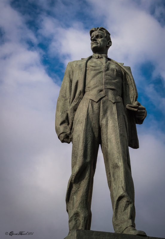 Памятник Владимиру Маяковскому - Сергей Басов