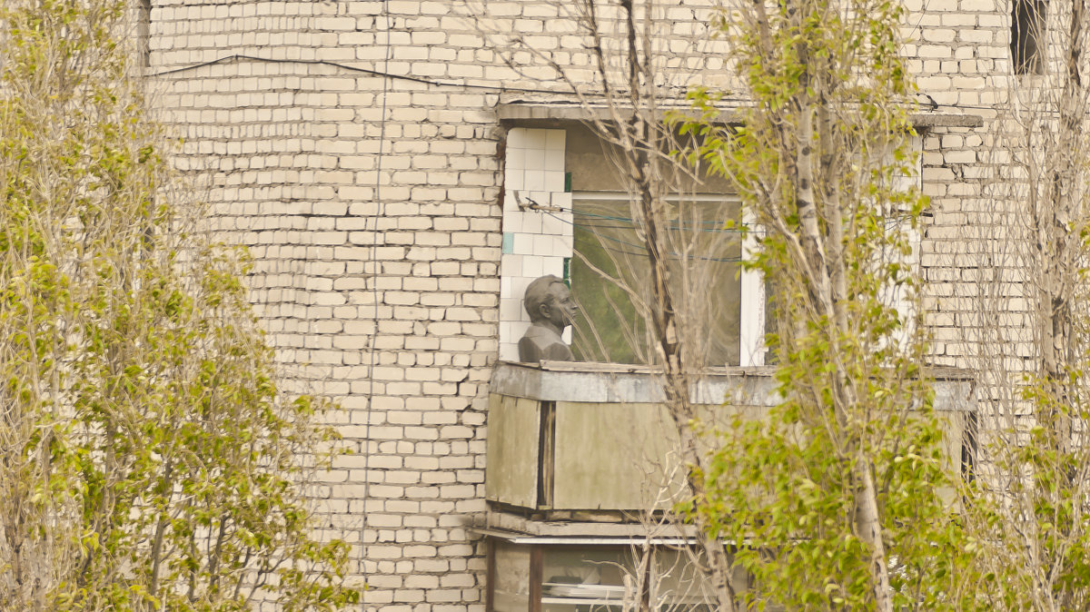 Памятник "Любовнику на балконе" - Анатолий Моргун