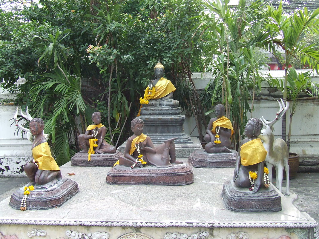 В саду у храма (Тайланд) - Anton Сараев