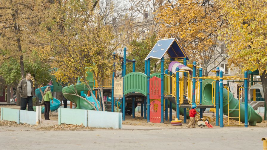 Детская площадка - Анатолий Моргун