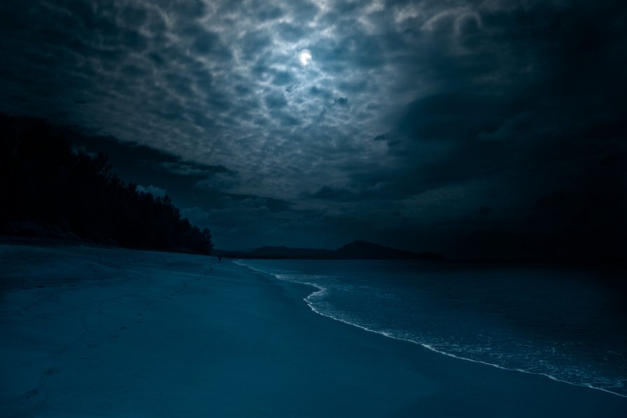 The Moonlight beach - Hilt .