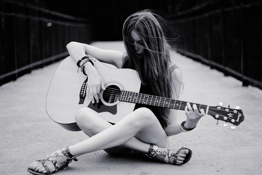 Liza and the guitar - Andrey Dostovalov