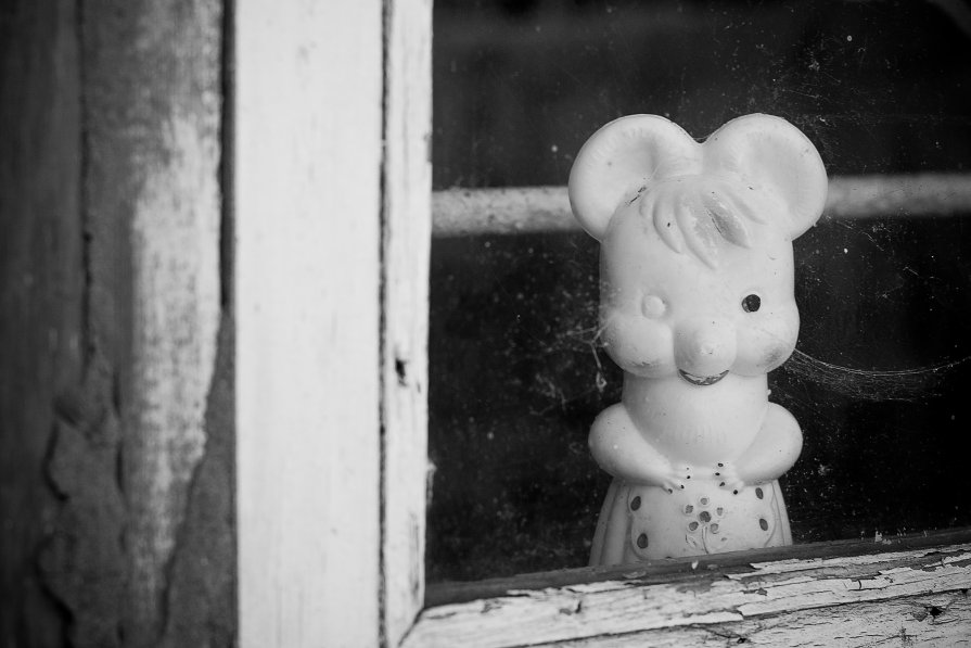 окно заброшенного дома - Андрей Поспелов