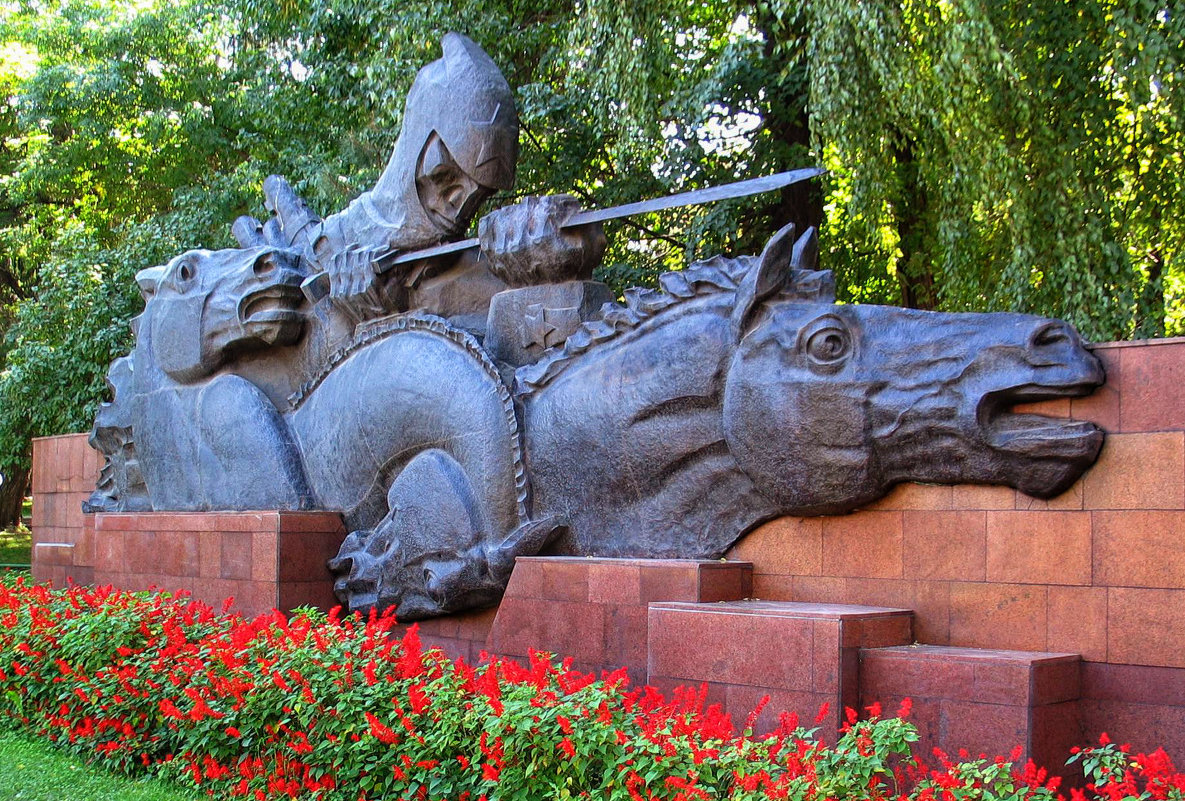 Монумент в парке имени 28 гвардейцев - Панфиловцев в городе Алматы. - Лилия *