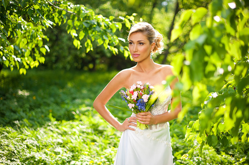 Невеста в парке на прогулке - Дарья Кошелева