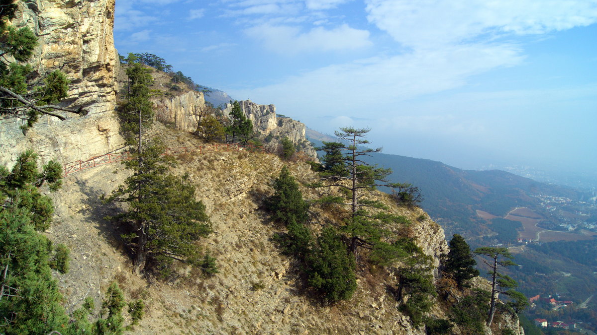 Боткинская тропа в Крыму крест