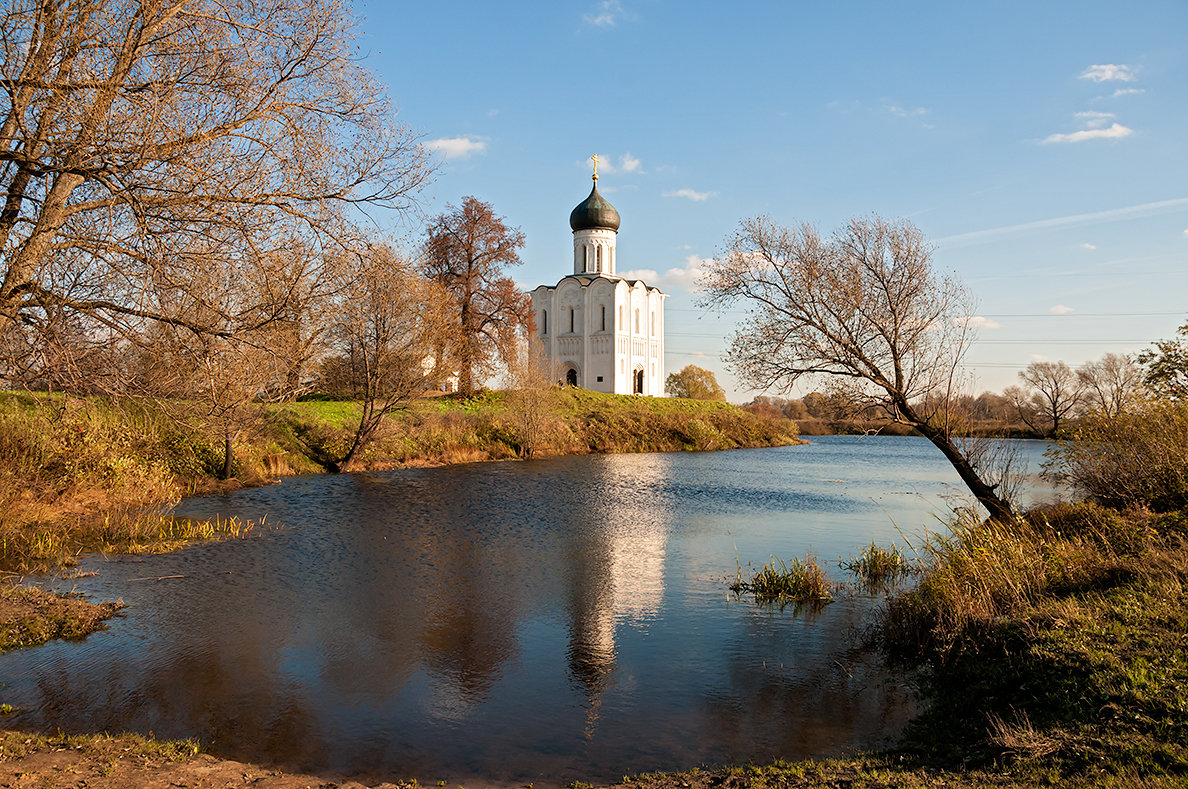 Храм на Нерли осень