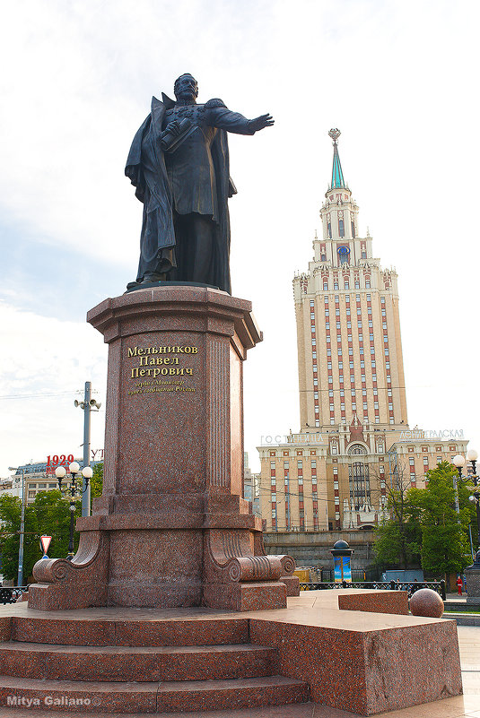 Памятник Мельникову - Mitya Galiano
