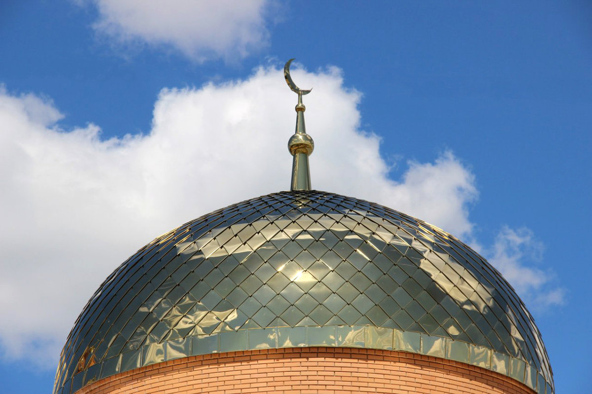 скромным куполом мечети - Ульяна 