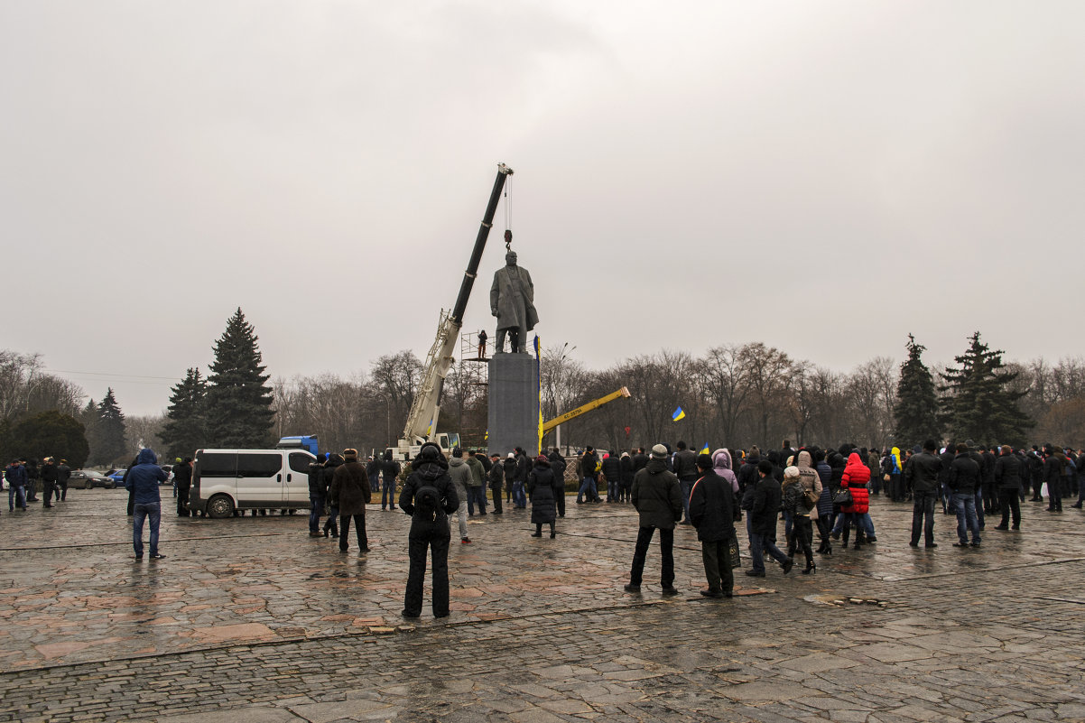 Кременчуг - Демонтаж Ленина (Одна из крупнейших статуй Ленину на Украине) - Богдан Петренко