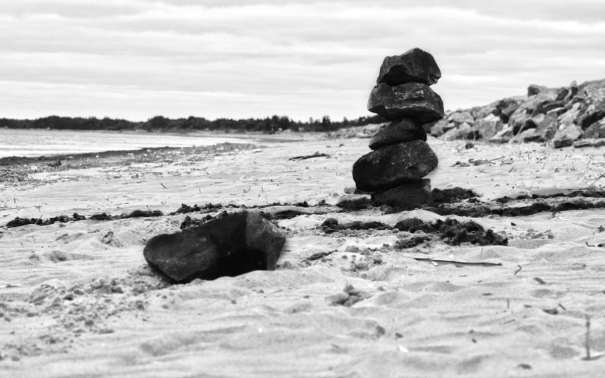 камни на берегу - Алексей 